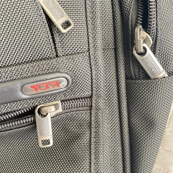 Tumi Ballistic Nylon expandable Briefcase/Travel Bag As NEW